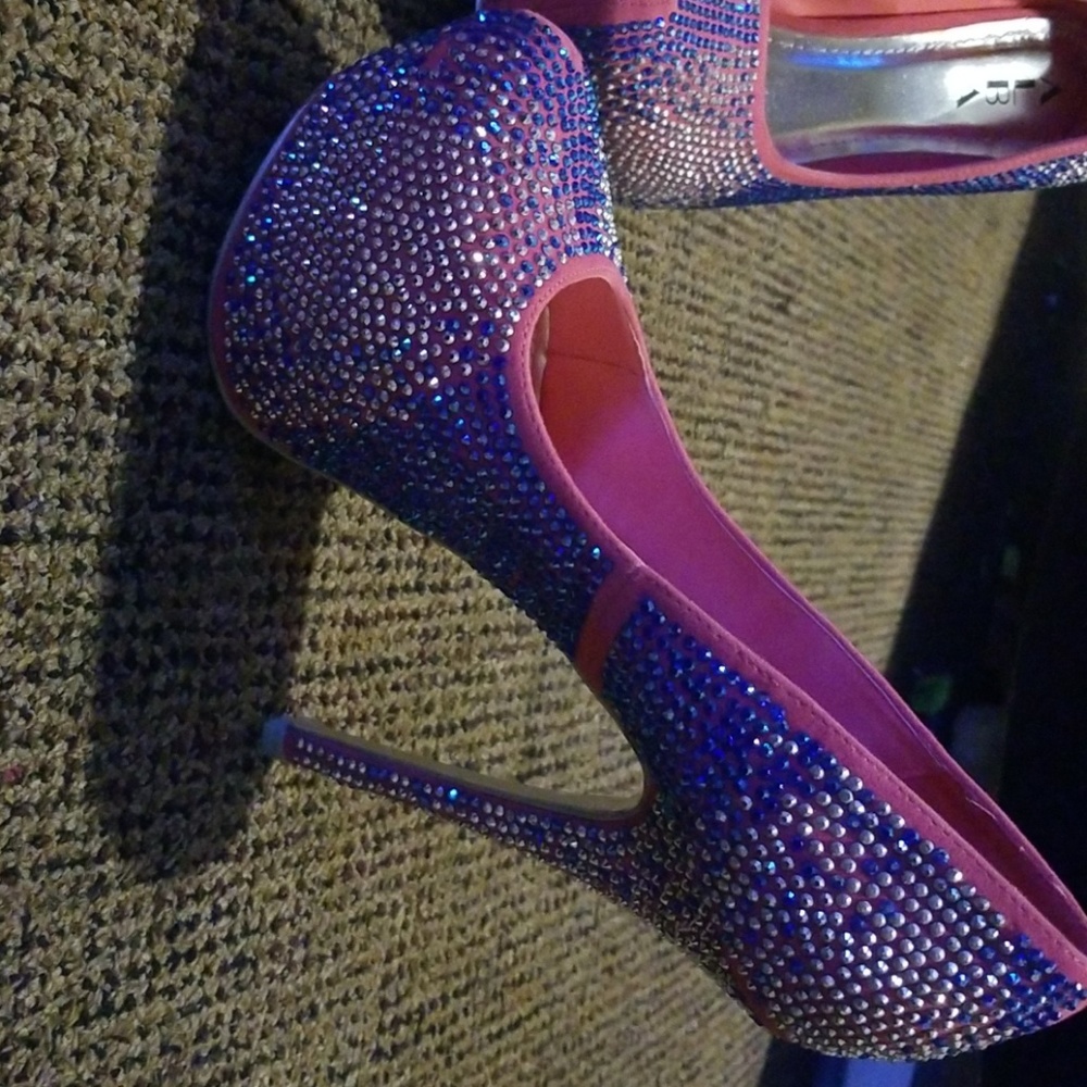 Heels - Picture 2 of 6